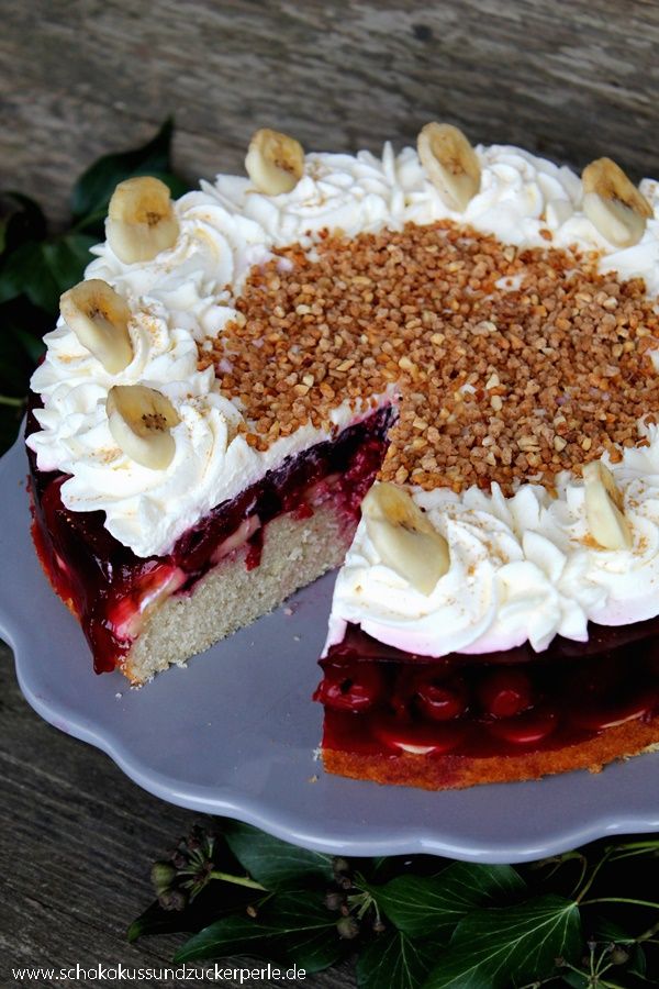 Rezeptbild: KiBa-Torte mit schokolierten Bananenchips