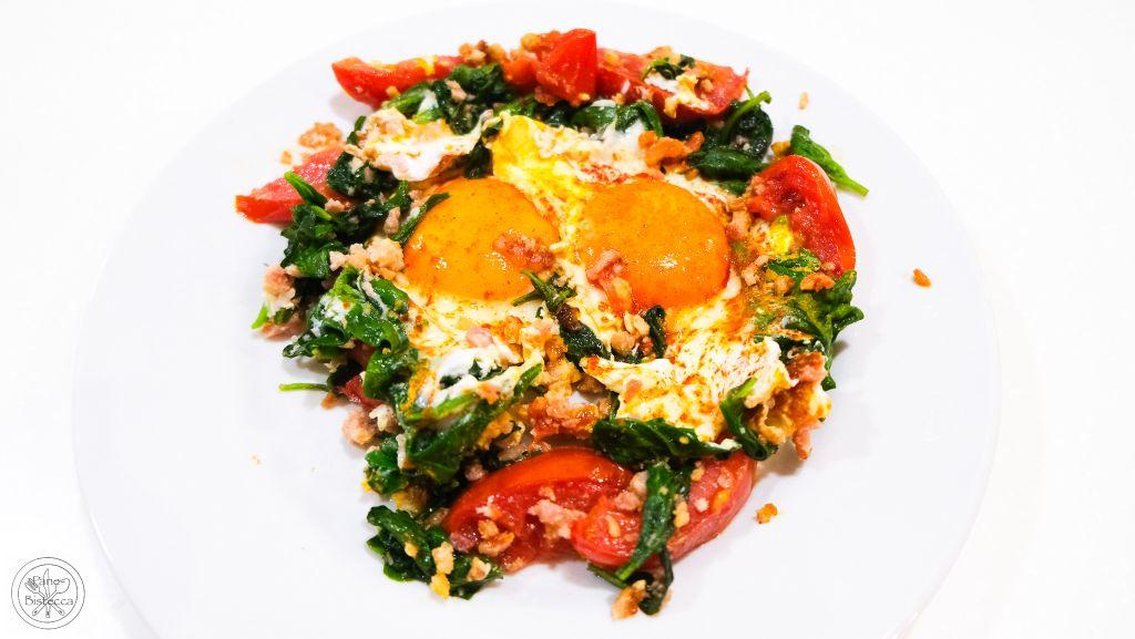 Rezeptbild: Fruehstueckseier auf Spinat