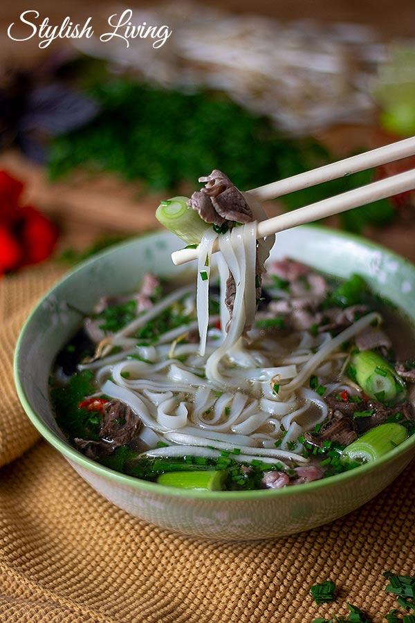 Rezeptbild: vietnamesische Nudelsuppe "Pho Bo" mit Rindfleisch