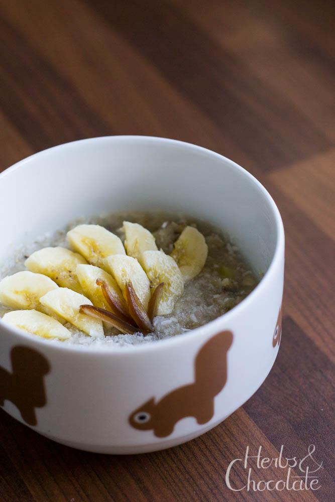 Rezeptbild: Bananen-Porridge mit Datteln