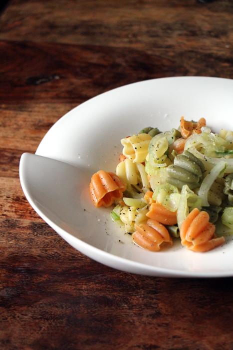 Rezeptbild: Bunte Nudeln mit Fenchel und Safran