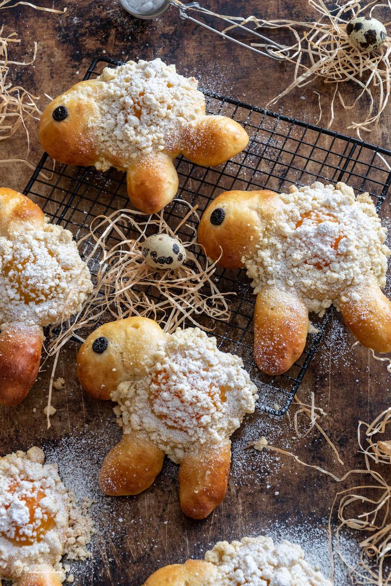 Rezeptbild: Süße Osterlämmchen aus Hefeteig