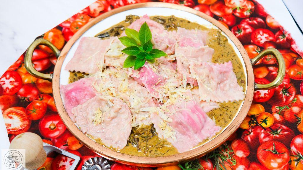 Rezeptbild: Randenravioli mit Fleischfuellung in Steinpilzsauce
