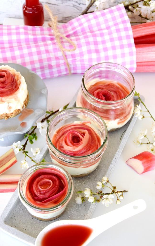 Rezeptbild: No Bake Rhabarber Cheesecake im Glas / Käsekuchen ohne Backen 