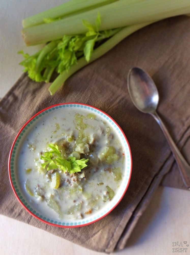 Rezeptbild: Lauchsuppe mit Hackfleisch und Staudensellerie