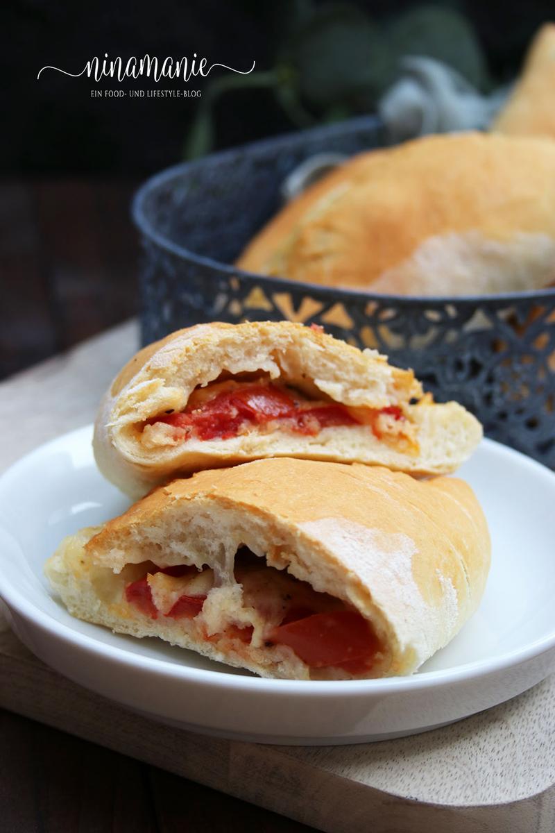 Rezeptbild: Mini-Calzoni Tomate-Mozarelle
