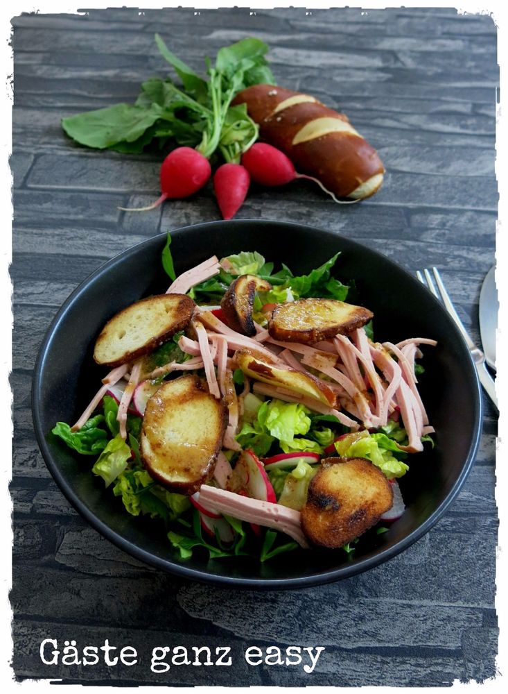 Rezeptbild: Oktoberfestsalat mit Leberkäse