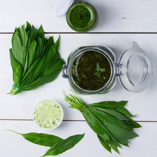 Rezeptbild: Bärlauch Pesto, Öl & Butter