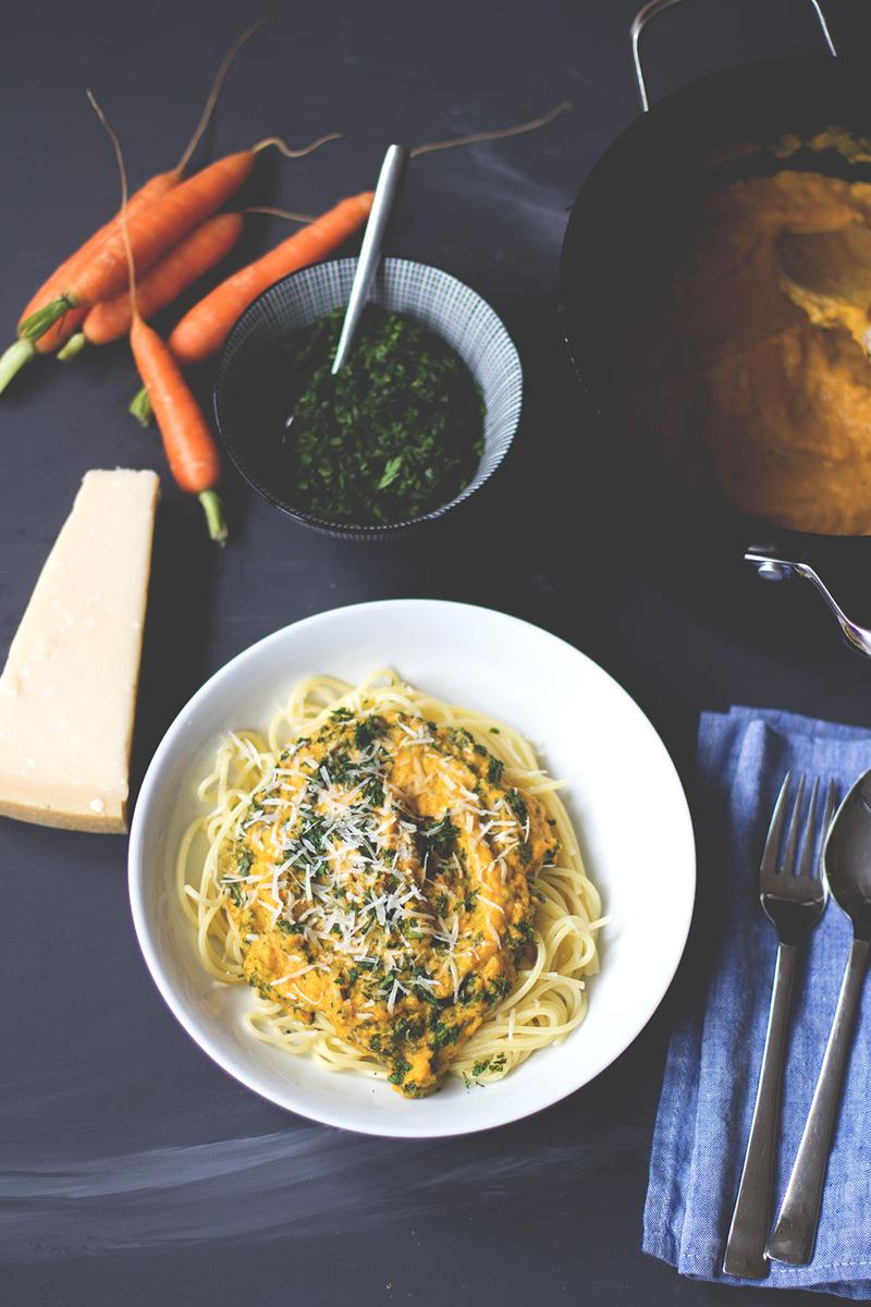 Rezeptbild: Pasta mit Möhrensauce und Möhrengrün