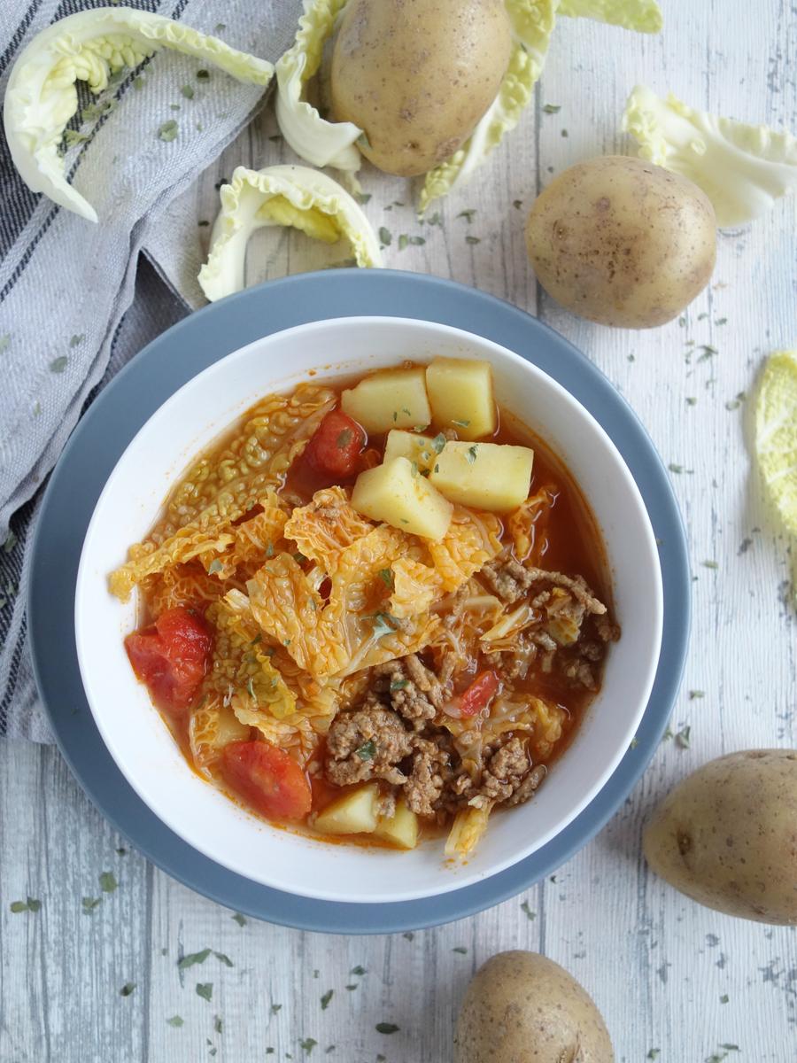 Rezeptbild: Wirsingeintopf mit Kartoffeln und Hackfleisch
