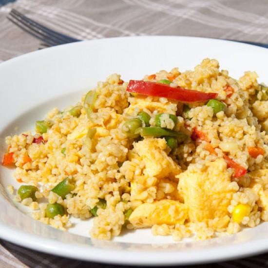 Rezeptbild: Gebratenes Curry Bulgur mit Gemüse