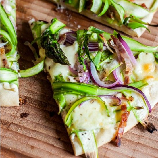 Rezeptbild: Pizza mit grünem Spargel