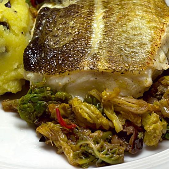 Rezeptbild: Kabeljau auf mediterranem Wirsing