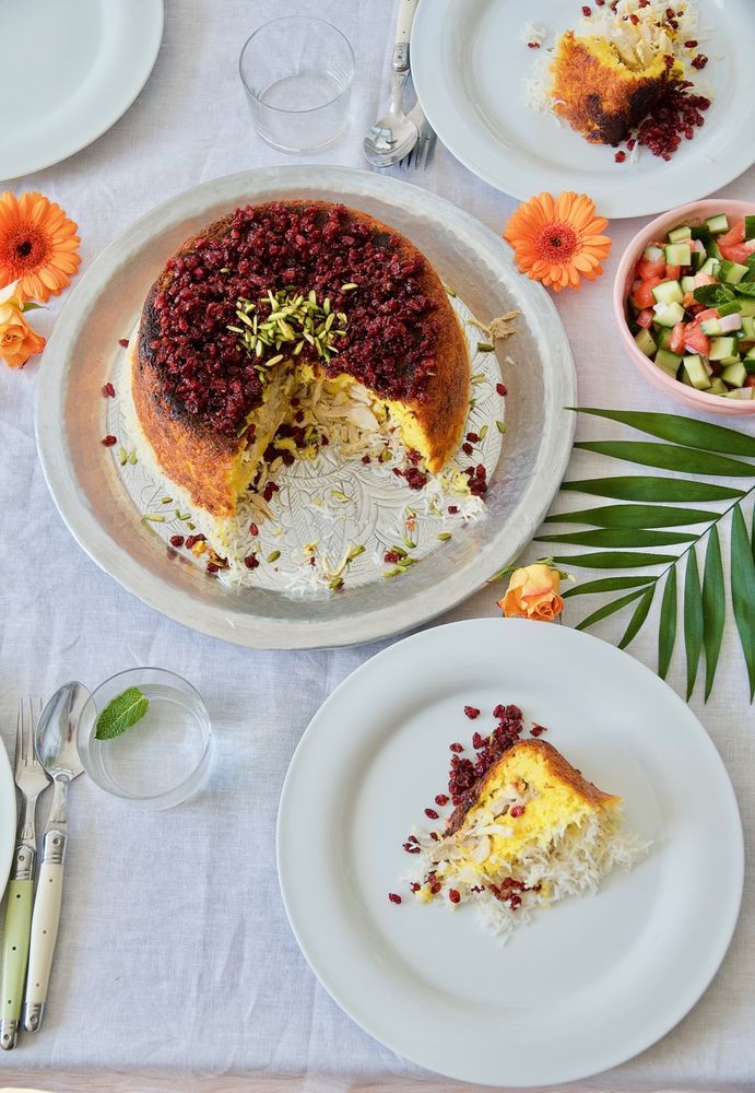 Rezeptbild: Tah-Chin-e Morgh - Safran Reiskuchen mit mariniertem Hühnchen