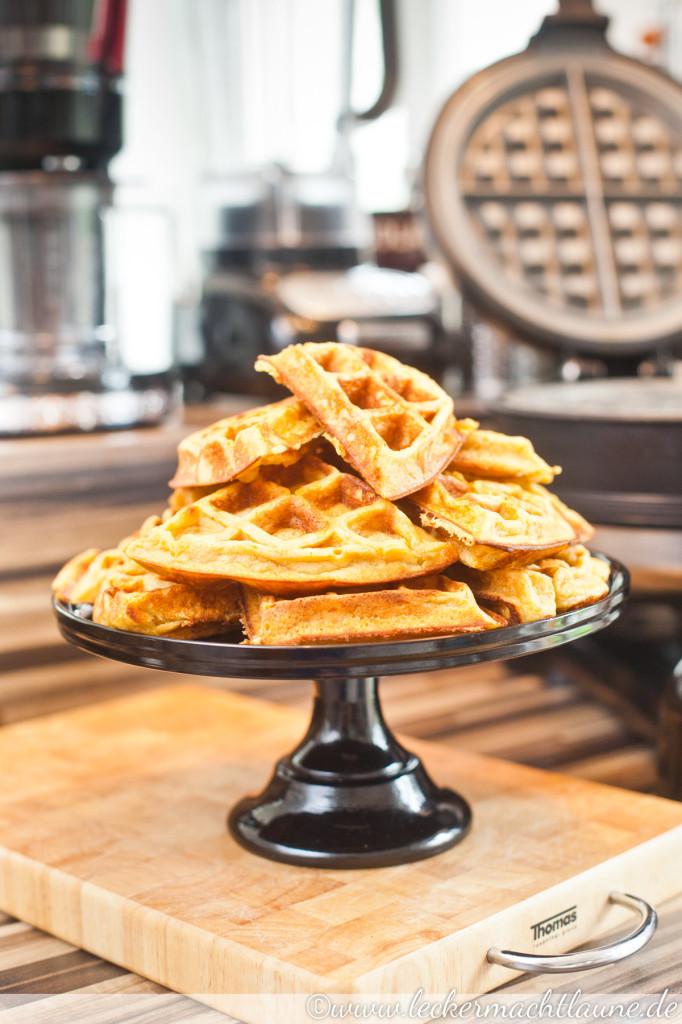 Rezeptbild: Rhabarber-Mascarpone-Waffeln