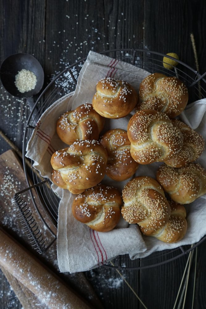 Rezeptbild: Laugenknoten luftig, weich & lecker