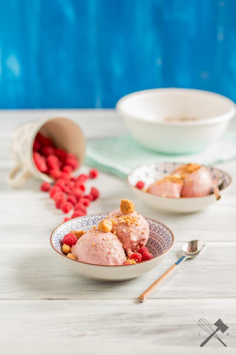 Rezeptbild: Himbeer Crumble Eis