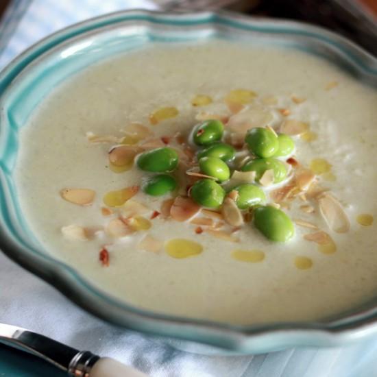 Rezeptbild: Blumenkohlsuppe mit Edamame
