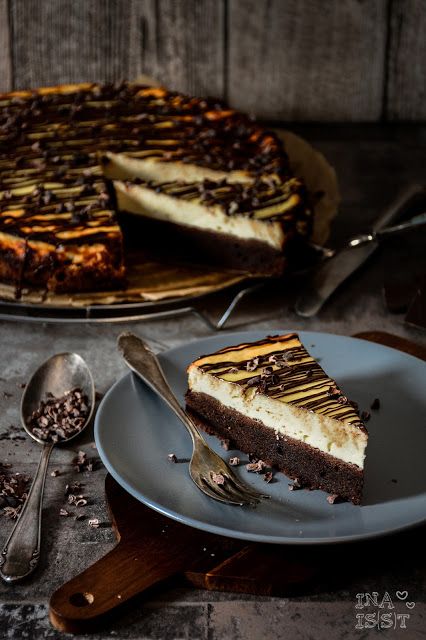 Rezeptbild: Brownie-Käsekuchen mit rohen Kakaonibs
