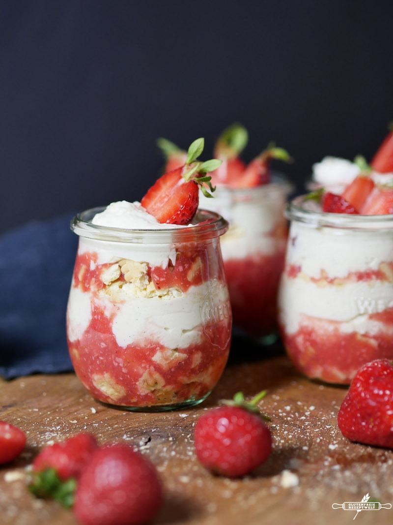 Rezeptbild: Glutenfreies Erdbeertiramisu mit Kokos