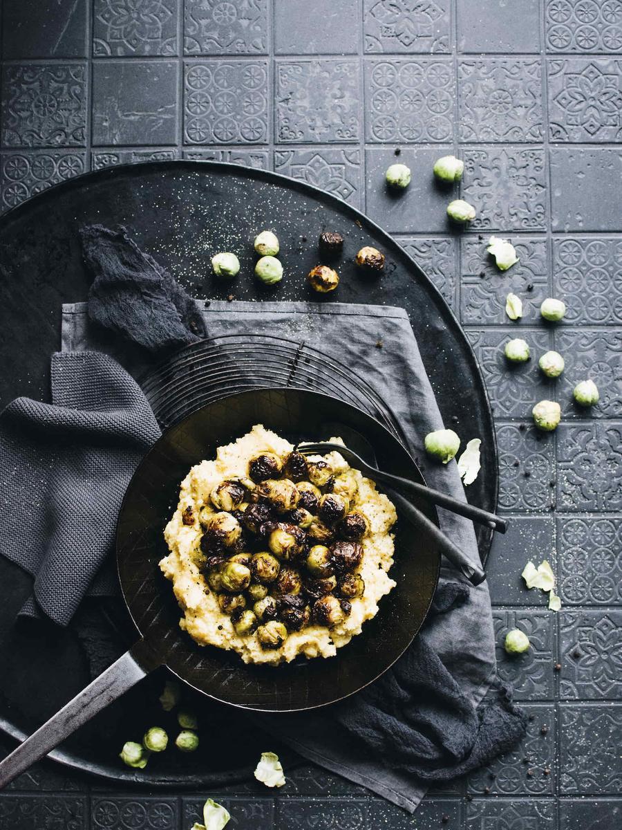 Rezeptbild: OFEN-ROSENKOHL AUF 2-MINUTEN-POLENTA