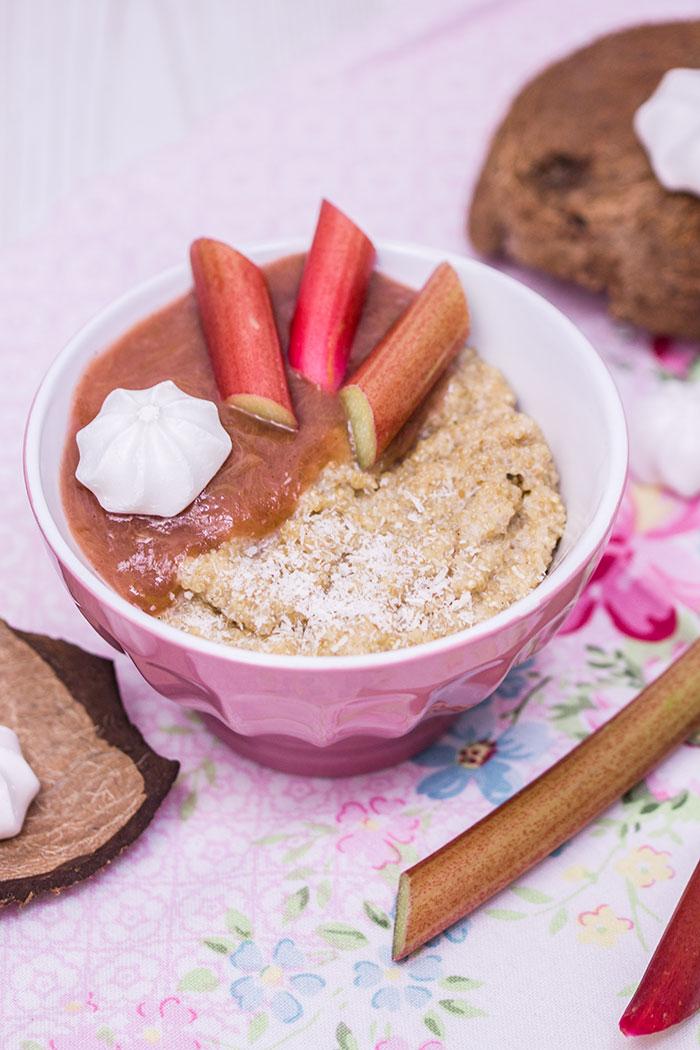 Rezeptbild: Kokos-Quinoa mit Rhabarber-Kompott