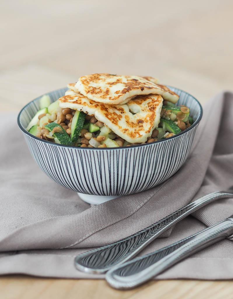 Rezeptbild: Zucchini-Linsen-Salat mit Senf-Vinaigrette & Halloumi