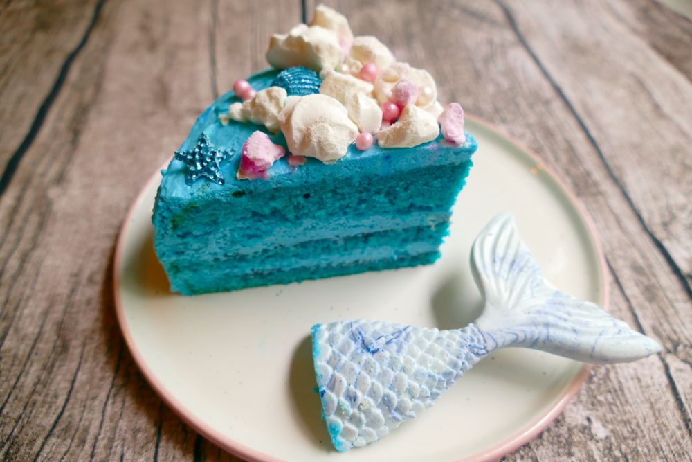 Rezeptbild: “Nixe & Meer” – Minitorte mit Mascarponecreme und Mandelbiskuit