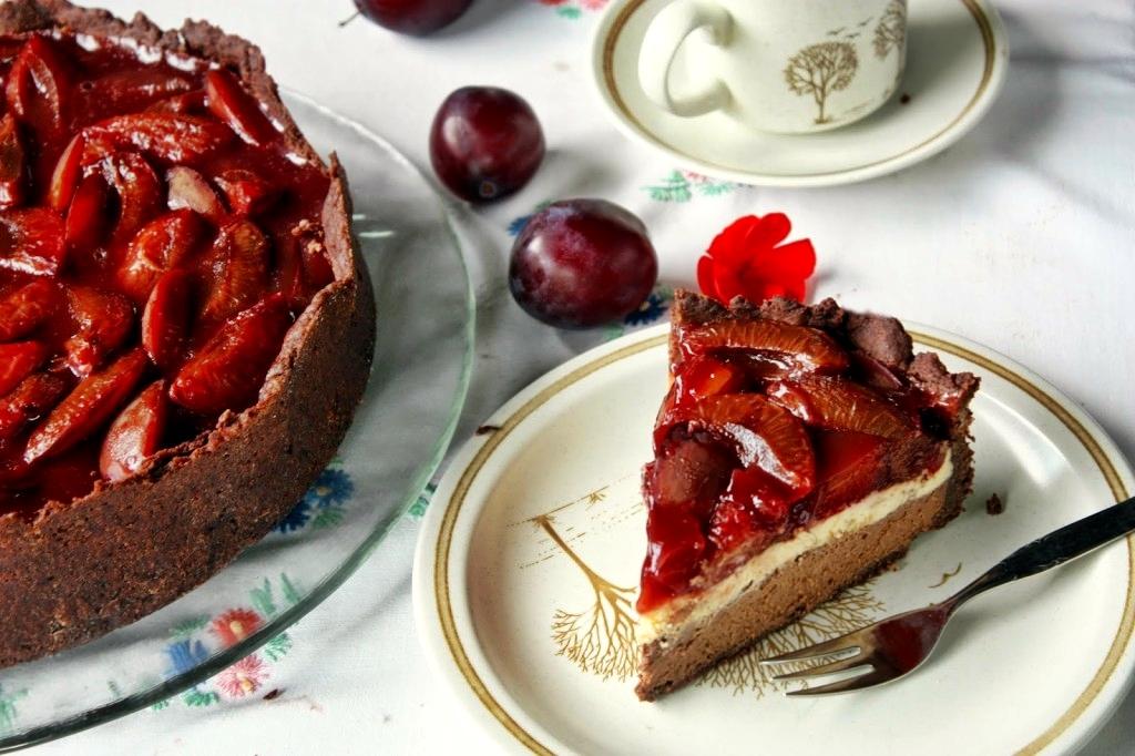 Rezeptbild: Chocolate Vanilla Cheesecake mit Portwein Zwetschgen
