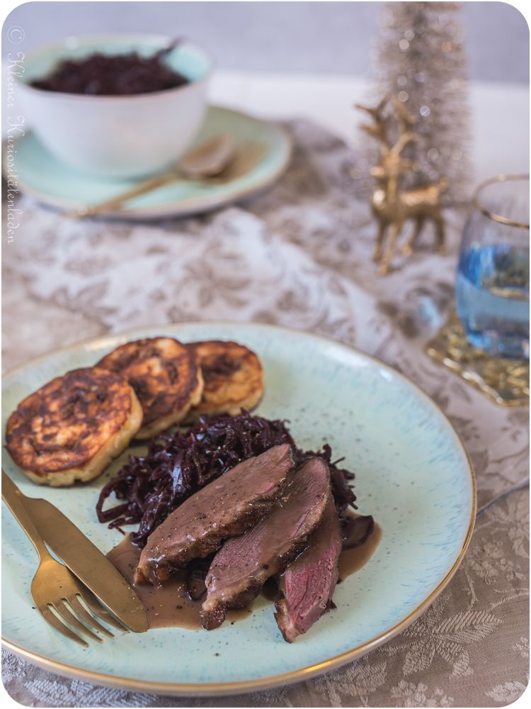 Rezeptbild: Gänsebrust, sous-vide mit Maronen-Serviettenknödel