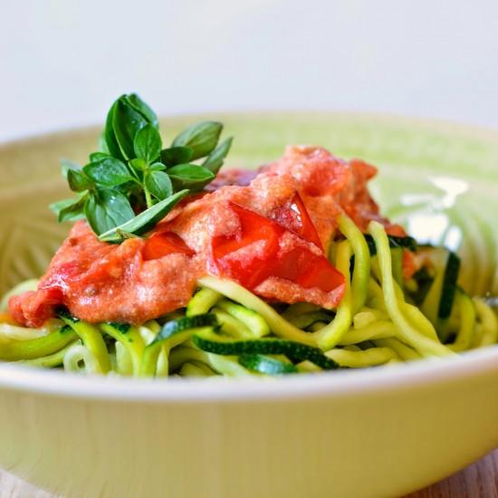 Rezeptbild: Zucchini-Spaghetti mit Tomaten-Ricotta-Soße