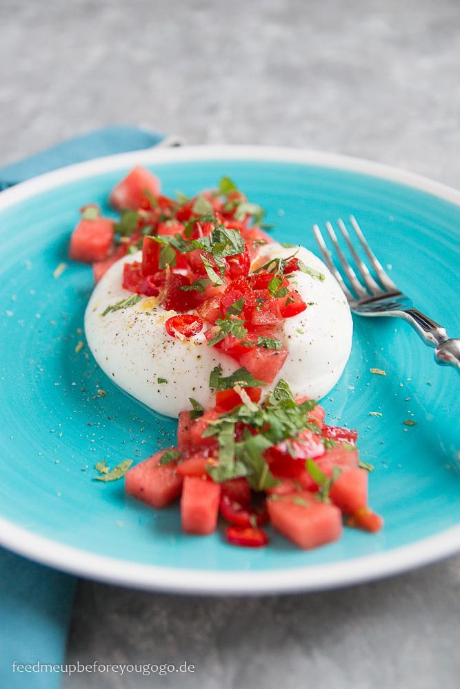 Rezeptbild: Burrata mit Wassermelonen-Tomaten-Salsa und Minze