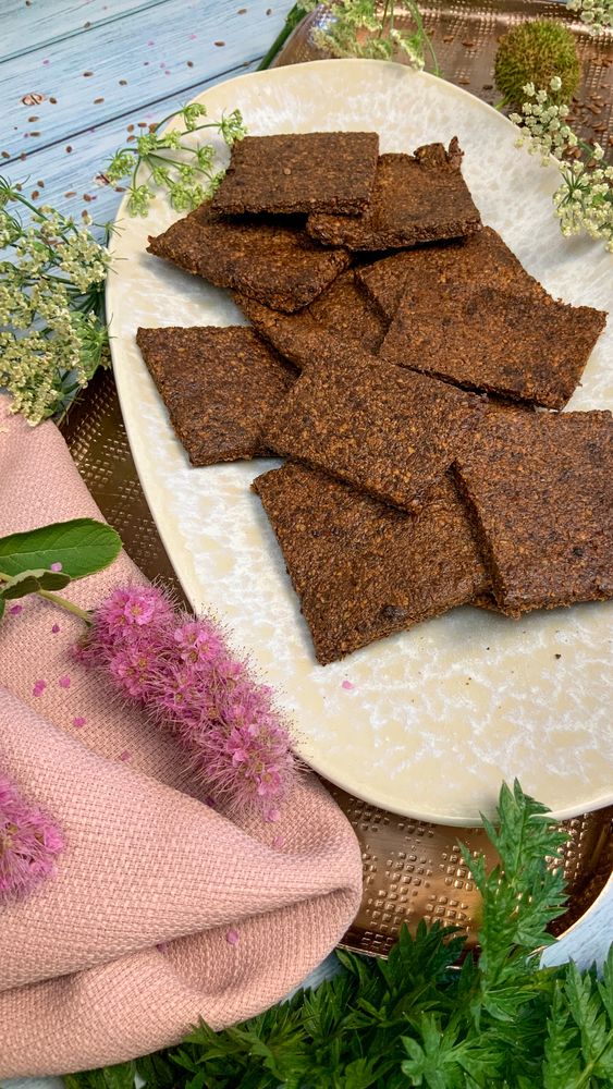 Rezeptbild: Knackig low carb Pizza Cracker mit Leinsamen