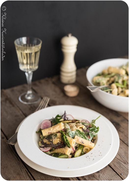 Rezeptbild: Nudelsalat mit grünem Spargel und Shredded Chicken