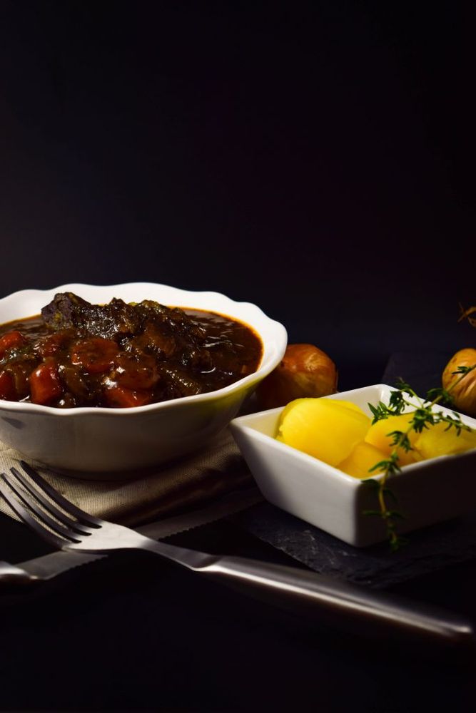 Rezeptbild: Rinderschmortopf im Boeuf Bourguignon Style ohne Pilze