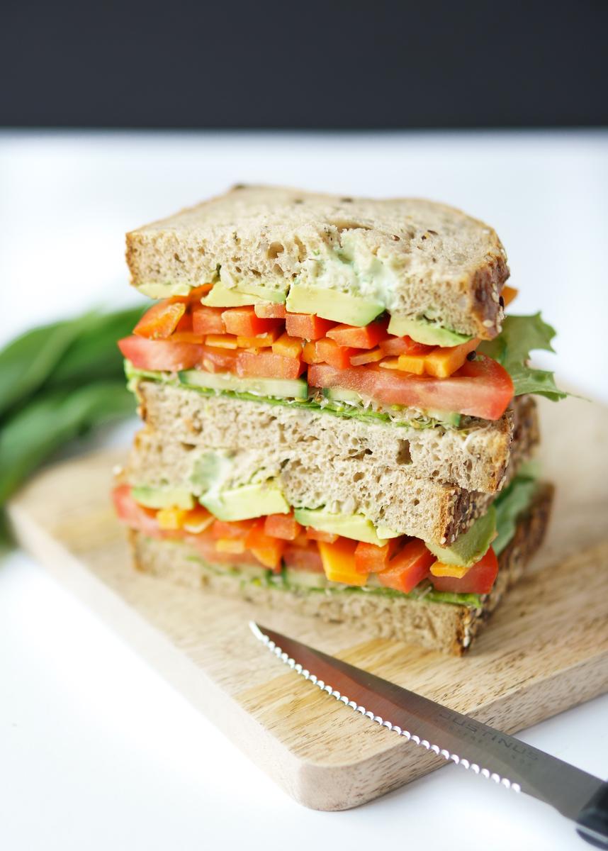 Rezeptbild: Sandwich mit Bärlauch-Mayonnaise und Sprossen