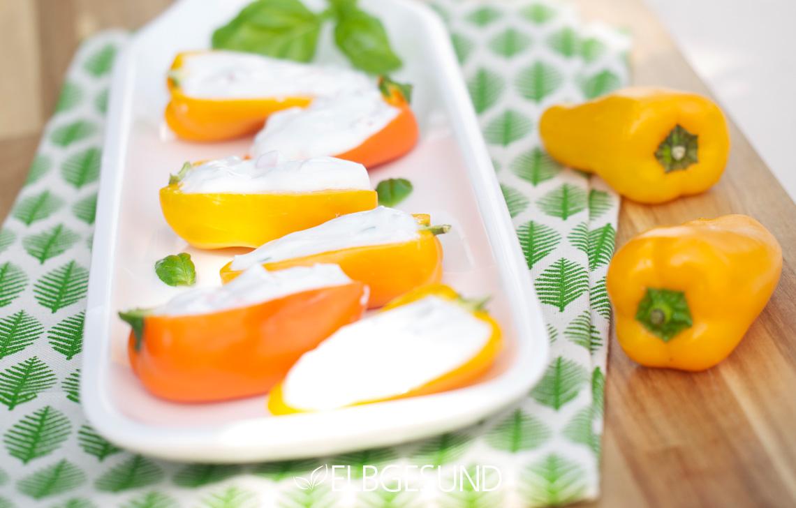 Rezeptbild: Snack-Paprika-Schiffchen stechen in See mit locker leichter Quarkladung