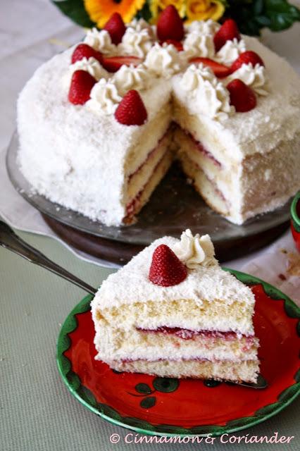 Rezeptbild: Erdbeer Kokos Torte mit Schoko-Mascarpone Creme