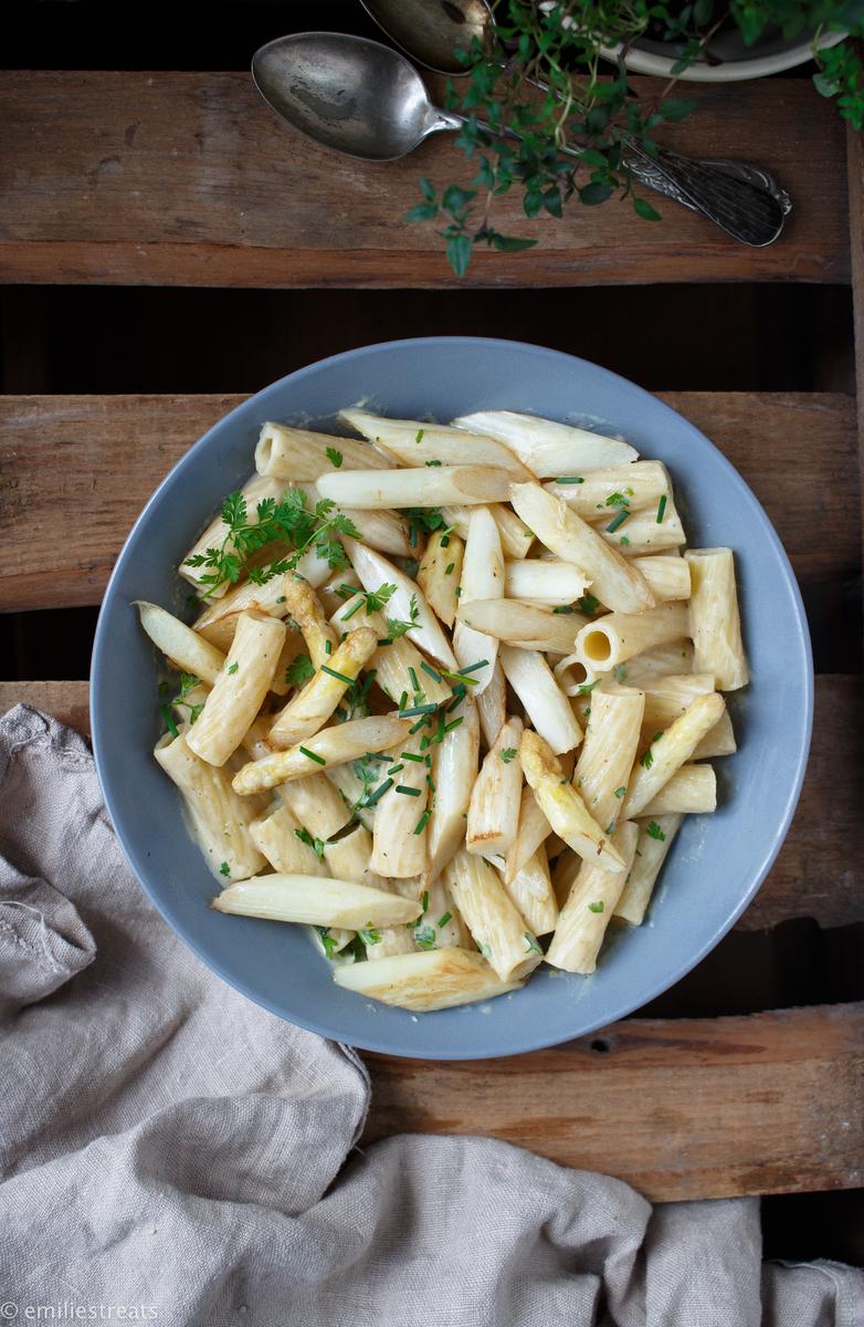 Rezeptbild: Cremige vegane "Sahne"-Sauce ohne Soja - dafür mit Schmelzflocken und Kichererbsenmehl!