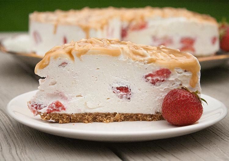 Rezeptbild: Erdbeer-Quark-Torte mit Karamell (no bake)