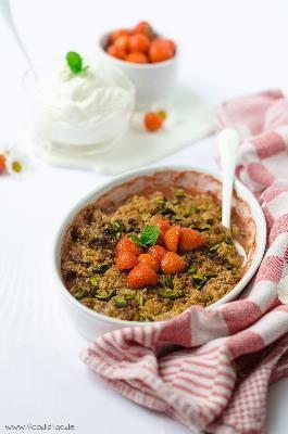 Rezeptbild: Erdbeer-Pistazien-Crumble