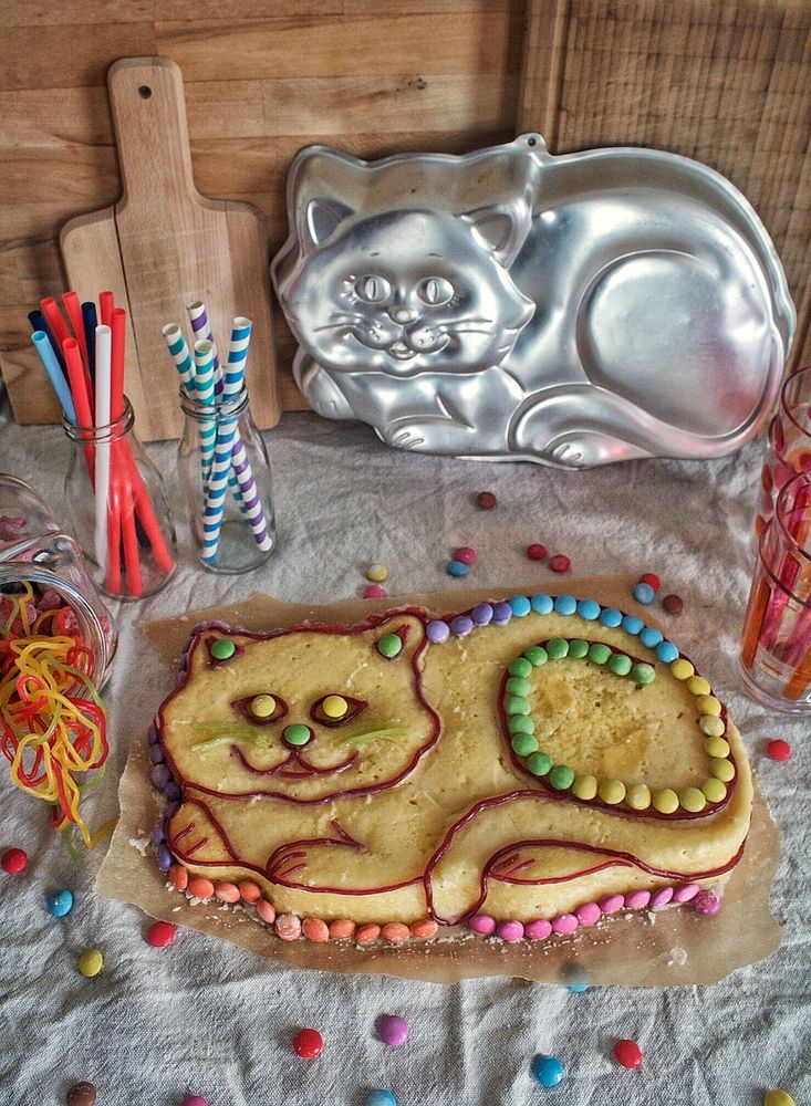 Rezeptbild: Super saftiger Zitronenkuchen mit Frischkäse in Katzenoptik