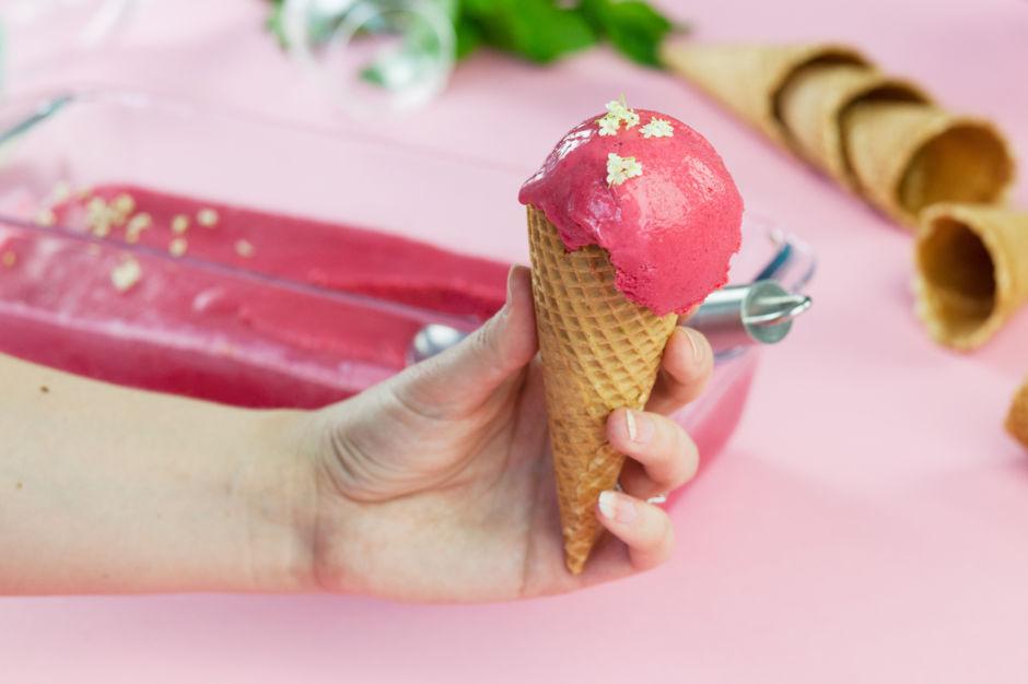 Rezeptbild: Himbeer-Hugo-Eis