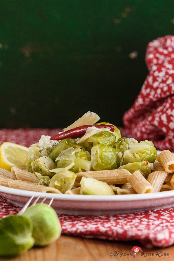 Rezeptbild: scharfe Pasta mit Rosenkohl und Parmesan