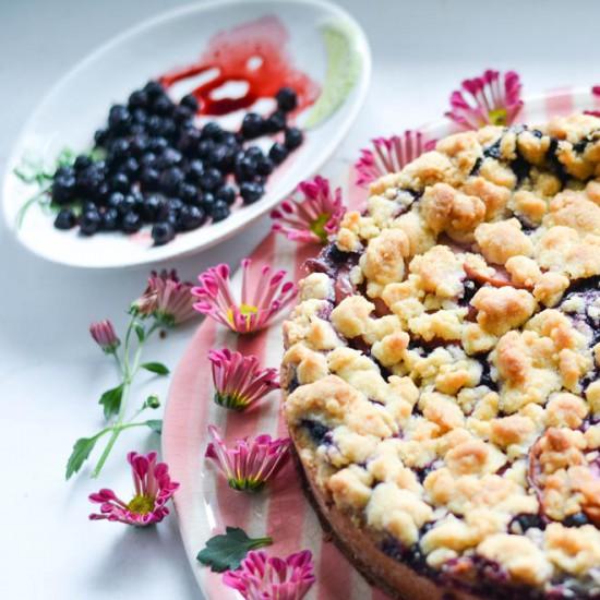 Rezeptbild: Selbstgemachter Vanillepudding mit Blaubeeren aus dem Ofen