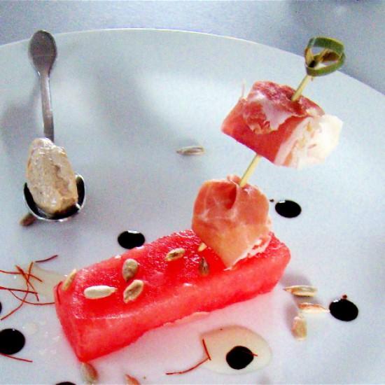 Rezeptbild: Wassermelone/Sonnenblumeneis/Culatello-Spiess