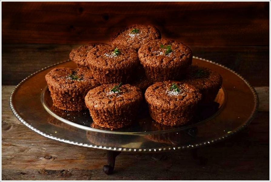 Rezeptbild: Zimt-Thymian Schokoladen Cupcakes, Low Carb und Glutenfrei