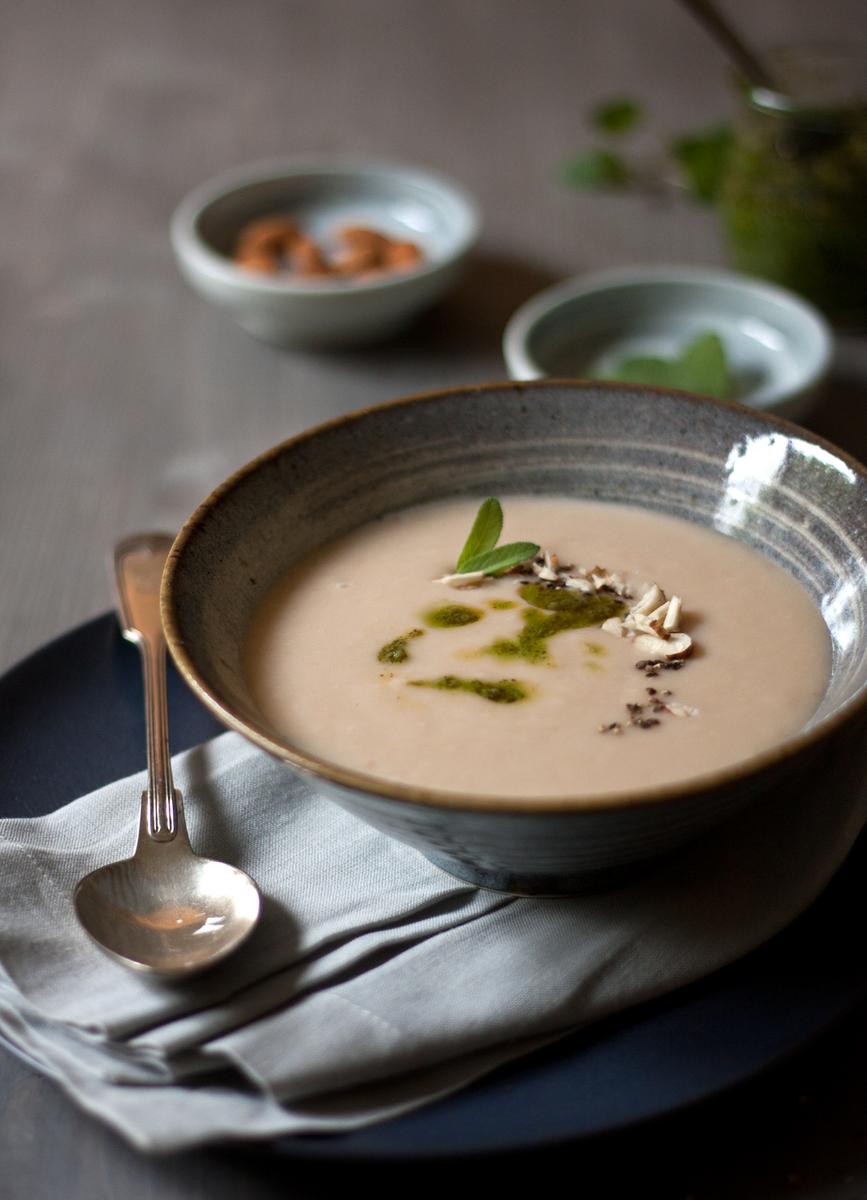 Rezeptbild: Weiße Bohnen-Mandel-Suppe