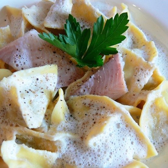 Rezeptbild: Labskaus-Fagottini mit Räucherforellen-Schaum