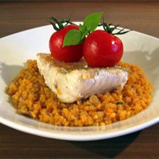 Rezeptbild: Zanderfilet mit Rispentomaten auf roten Linsen
